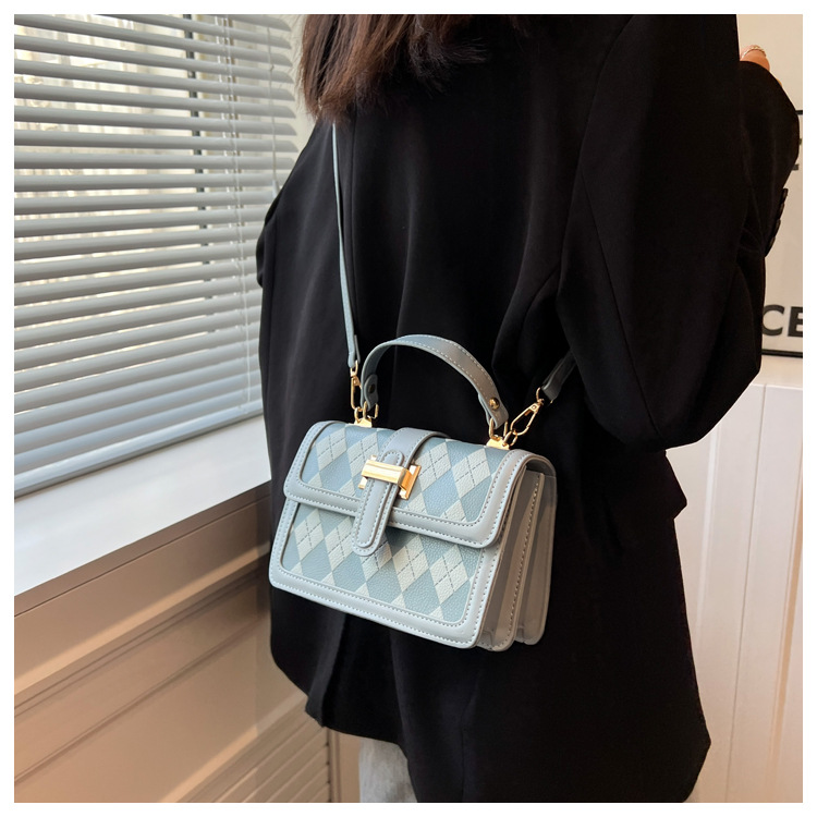Niche Design Sense Handbag Bag Female 2023 New Rhombus all-match Small square bag high-grade texture one-shoulder Messenger bag_voghion.com