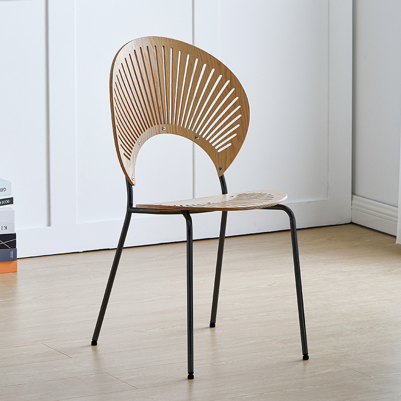 Silla Shell madera color negro piernas