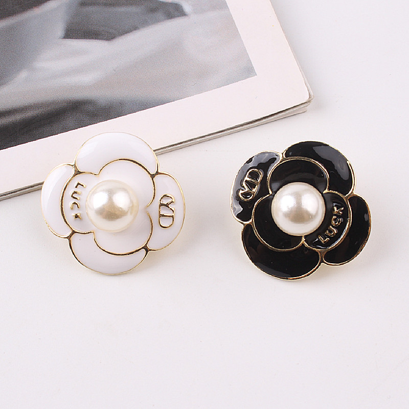 Black and white pearl Camellia gasoline alloy small pendant clothing accessories DIY alloy jewelry accessories