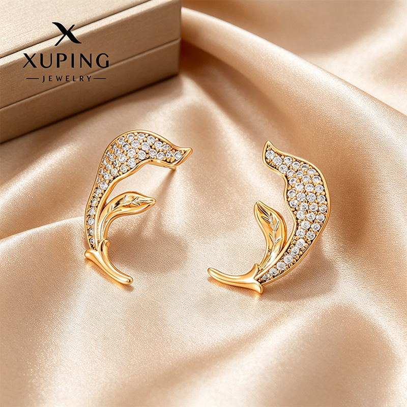 Xuping nicho de moda retro creativo hoja pernos de orejas de aleación de cobre chapado 18k Europa y América transfronterizos auriculares mayoristas