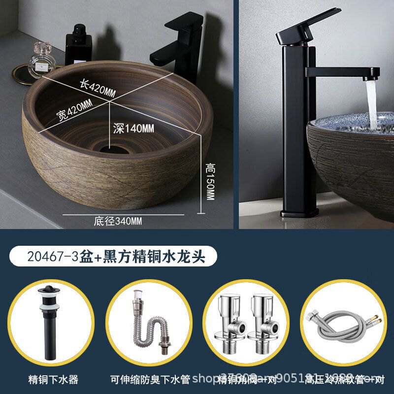 レトロな台の上のたらいは古い輸出の屋外の洗面器の庭の芸術のたらいのトイレの陶磁器の洗面器のベランダをまねて洗います。|undefined