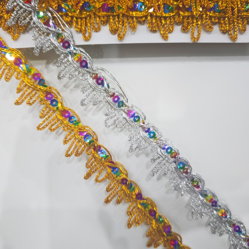 Pico de montaña Festival de mediados de otoño Pagoda plegable Pagoda de encaje superior de seda dorada colorida Triángulo Lentejuelas Estilo étnico Salón budista para mesa de encaje