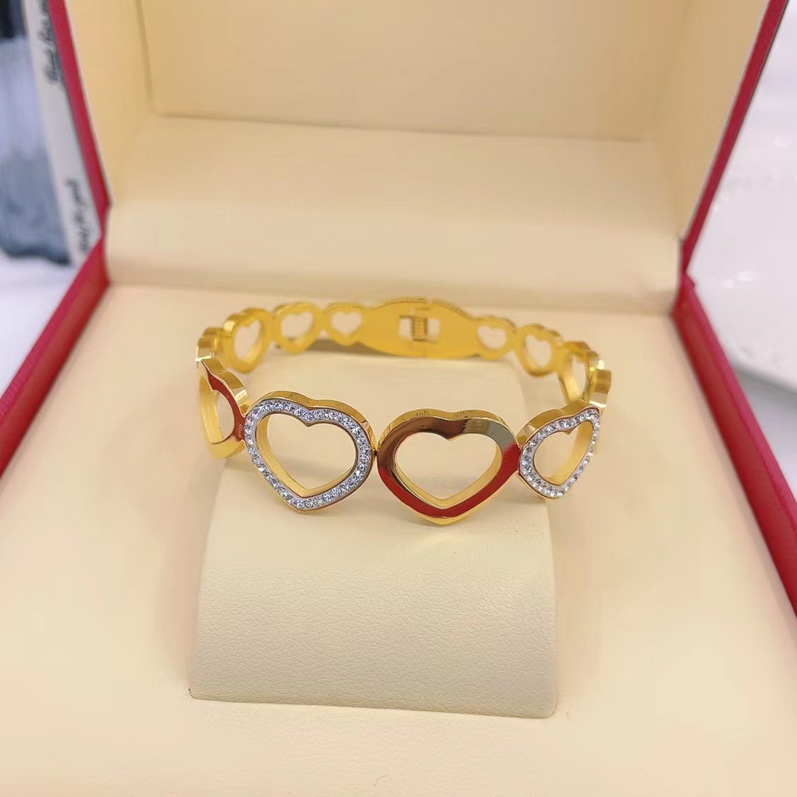 En stock fábrica directa Transfronteriza Popular electrochapado 18K pulsera de acero de titanio femenina personalidad no se desvanece moda nicho moda