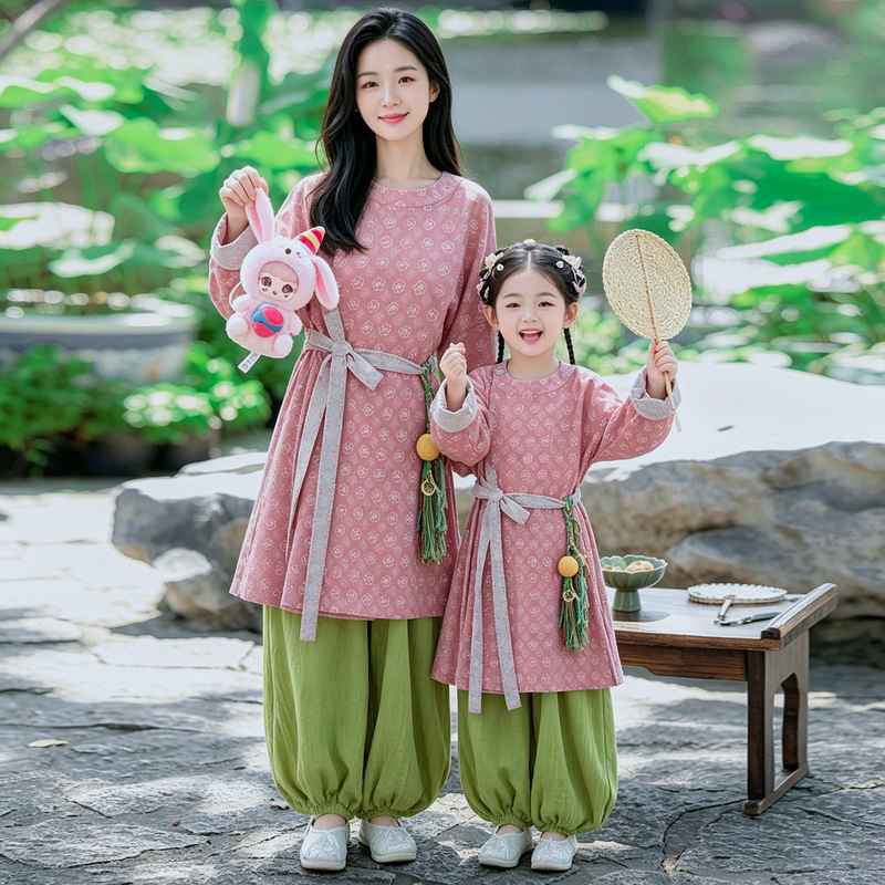 Parent-child matching outfits, traditional Chinese clothing, 2026 new style, girls' baby round-neck new Chinese-style Tang suit, reversible set Parent-child matching outfits, traditional Chinese clothing, 2026 new style, girls' baby round-neck new Chinese-style Tang suit, reversible set