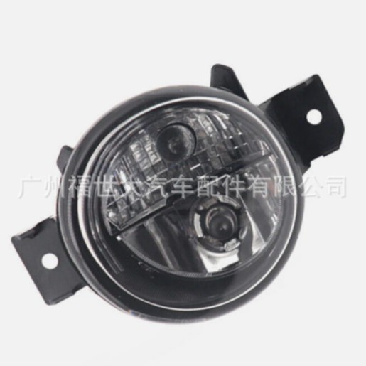 Aplicable a 16 - 18 Nissan Skylight Lámpara de niebla delantera 26155-1HA0A / 26150-1HA0A