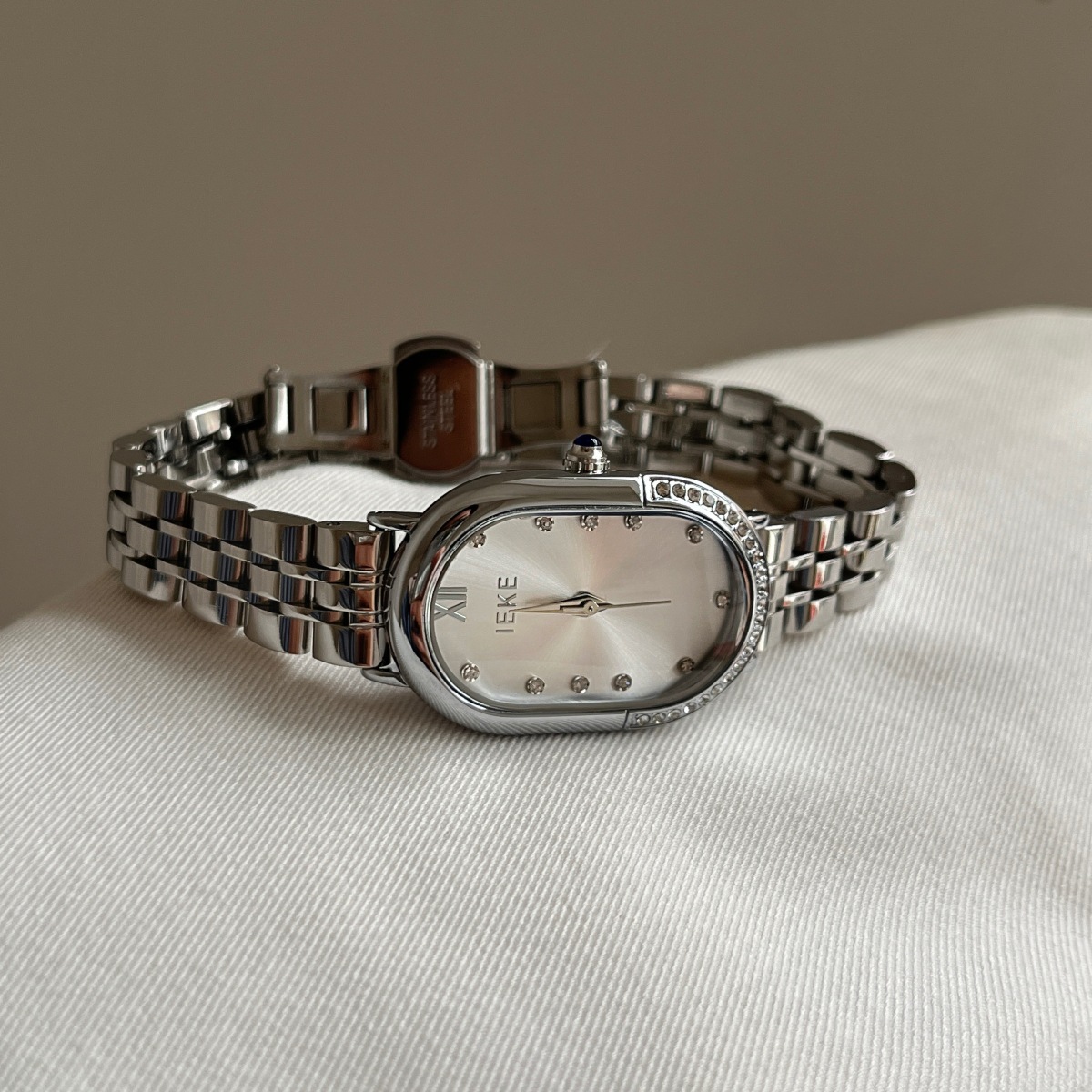 All Seasons Season Casual Elegant Luxurious Oval Butterfly Double Snap Quartz Watch