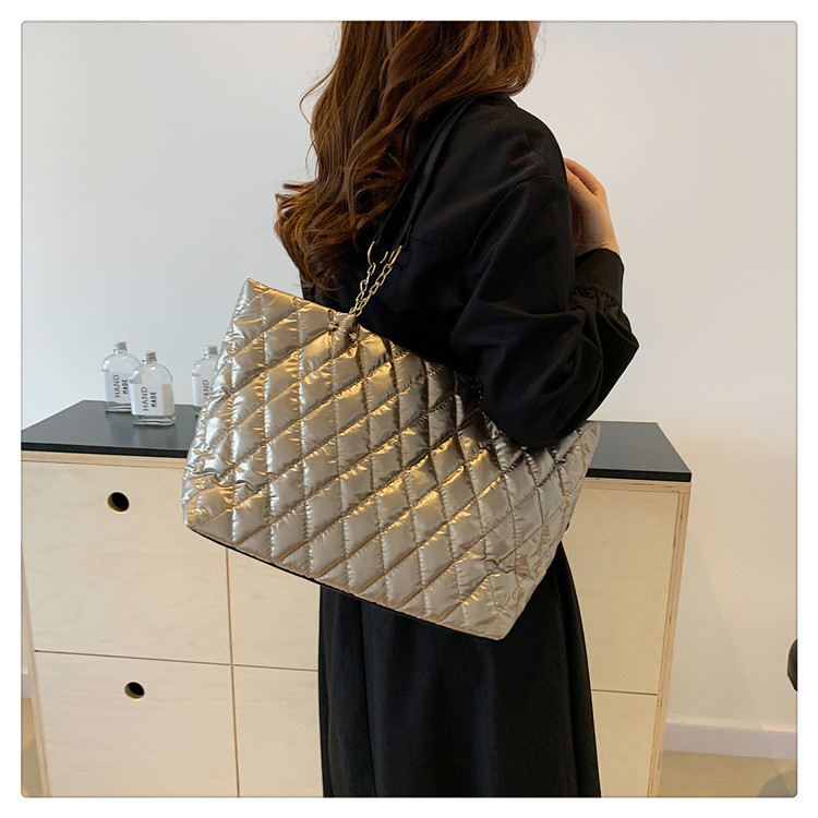 Large capacity tote for women 2024 new diamond grid shoulder women's cotton clothing bag, fashionable and trendy work_voghion.com