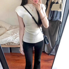 白い半高襟ニット半袖正肩tシャツ女性夏デザイン感小衆修身痩せ小飛袖上着