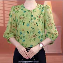 轻奢高档气质洋气中年妈妈装一件代发印花上衣女显白圆领绿色小衫