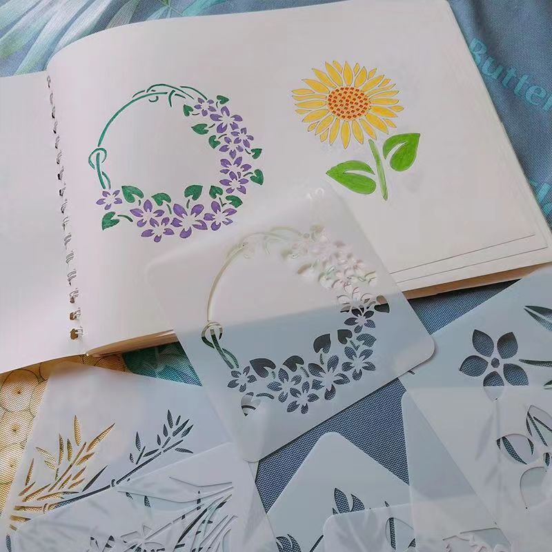 子供の透かし彫りの絵画のテンプレートの絵画の道具diyのアルバムのレースの定規の手の帳簿の小学生の手は神器を書き写します。|undefined