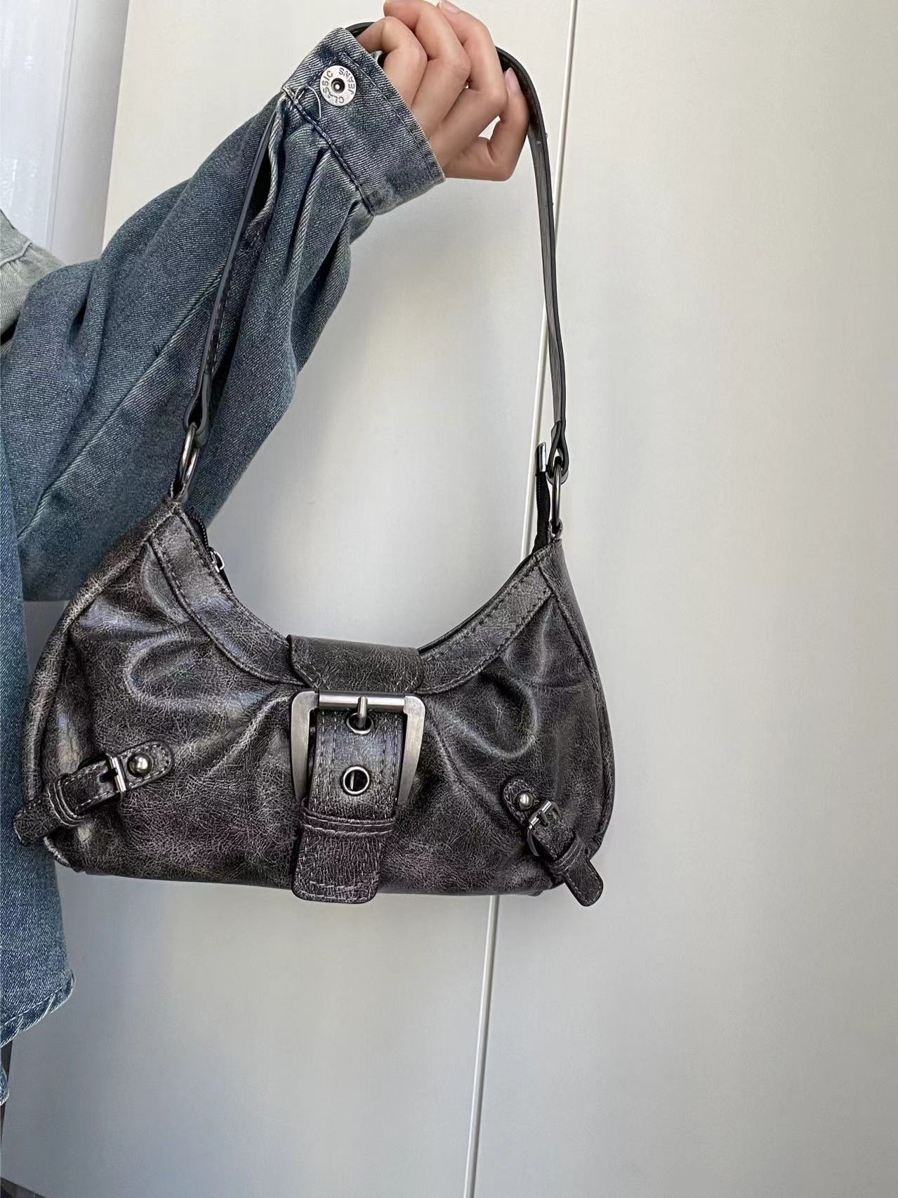 8247 Make an old armpit locomotive bag [Black Gray]