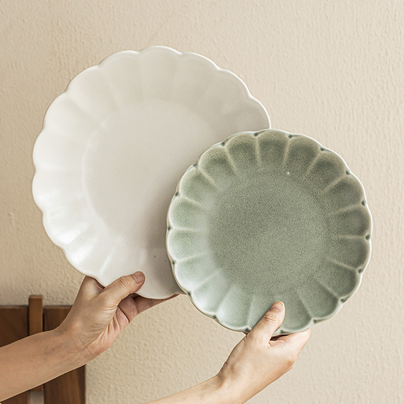 단색 꽃 모양의 대형 접시 underglaze 컬러 세라믹 접시 도매 접시 가정용 절묘한 접시 접시 식기 디너 접시 디저트 접시