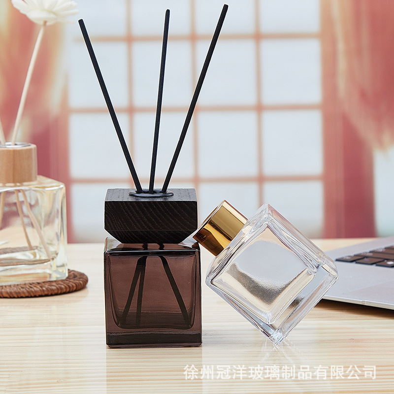 Botella de fragancia cuadrada de color 50ml 100ml botella de fragancia hotel adorno botella de fragancia de alta calidad de caña flor seca botella