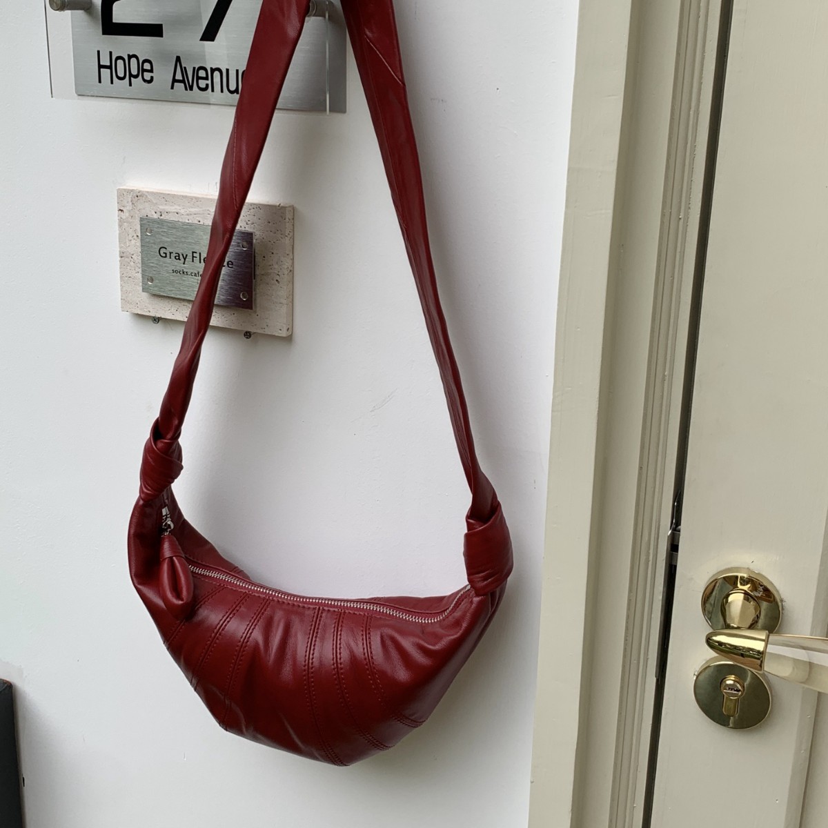 French Niche Sheepskin Croissant Bag Unisex Minimalist Shoulder Crossbody Bag Genuine Leather Underarm Dumpling Bag For Women - Thumbnail 3