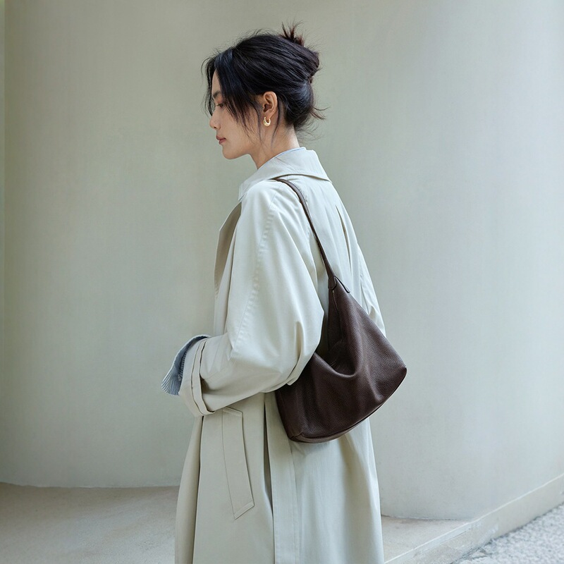 Vegetable-Tanned Cowhide Underarm Classic Hobo Bag Versatile Casual Shoulder Crossbody Commuter Bag Genuine Leather Dumpling Bag for Women Vegetable-Tanned Cowhide Underarm Classic Hobo Bag Versatile Casual Shoulder Crossbody Commuter Bag Genuine Leather Dumpling Bag for Women