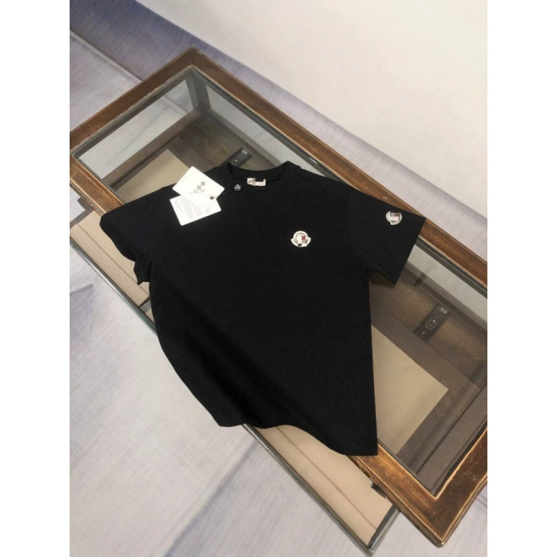 Spring/Summer new collection: Moncler classic, versatile logo embroidered short-sleeve T-shirt for men, minimalist and stylish. Available for drop shipping Spring/Summer new collection: Moncler classic, versatile logo embroidered short-sleeve T-shirt for men, minimalist and stylish. Available for drop shipping