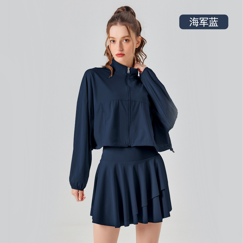 Conjunto deportivo para mujer: chaqueta transpirable de protección solar para exteriores, top de yoga, falda corta plisada y falda de bádminton.