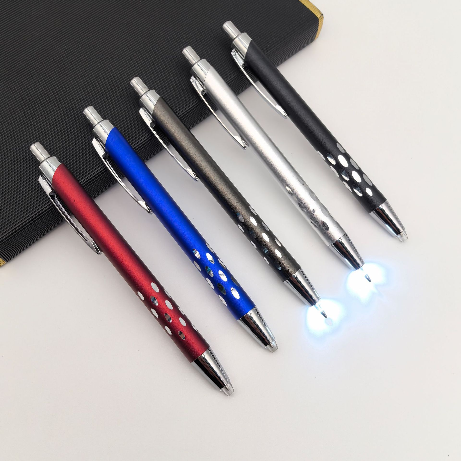 Creativo pulsar metal pinza de lámpara 24 orificios anillo esmerilado metal lápiz de bola logotipo láser punta de lápiz brillante