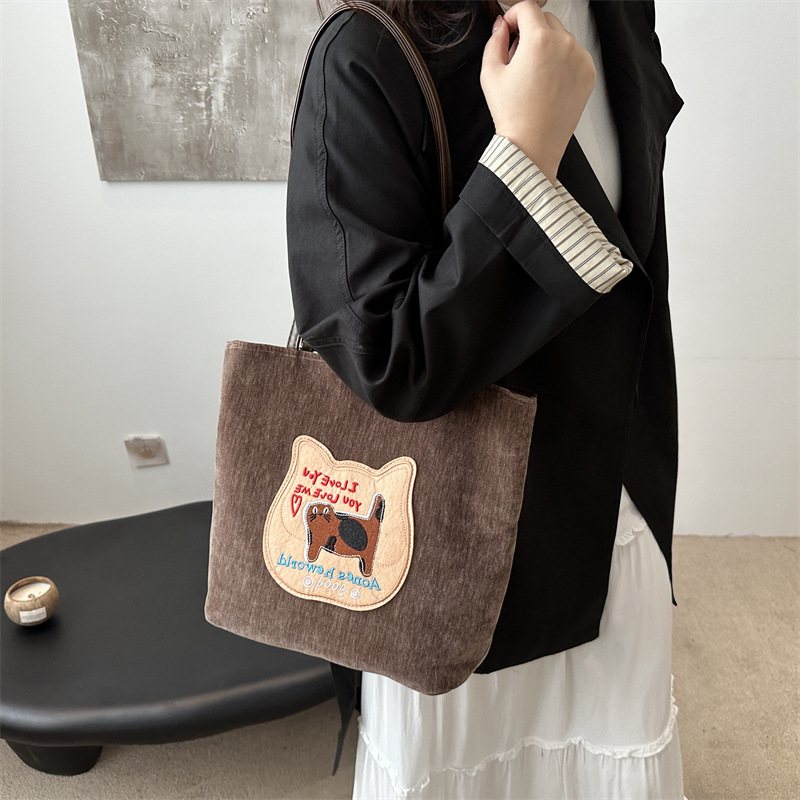 Bagos de gran capacidad para chicas encantadoras otoño / invierno 2024 nuevo estilo retro bolso de hombro de moda alta sensación bolso de brazo