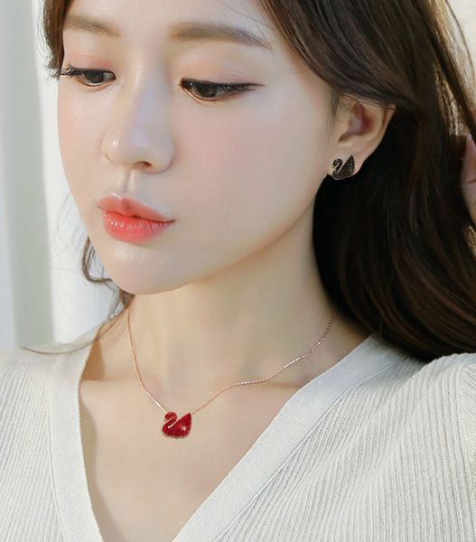 패셔너블한 한국 스타일의 백조 모양 다이아몬드가 박힌 스테인리스 스틸 목걸이, 여성을 위한 다용도 고급스러운 심플 디자인의 정교한 여성용 목걸이