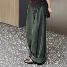 独特超好看慵懒松弛感酷飒风2025秋冬季别致显瘦绿色休闲阔腿裤女