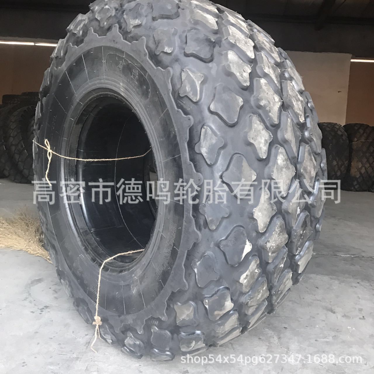 Neumático de rodillo 18.00-24 20.5-25 maquinaria de ingeniería patrón de piña neumático 23.1-26