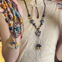 新しい中国式陶磁器の長いタイプのビーズのネックレスの女性の復古的な民族風の文芸の気質のセーターのチェーンの大衆の設計は飾ります。