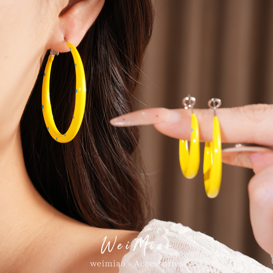 Aguja de plata amarilla goteo de aceite punto de onda aretes redondos simple moda aretes ligeros de lujo alta sensación de aretes al por mayor