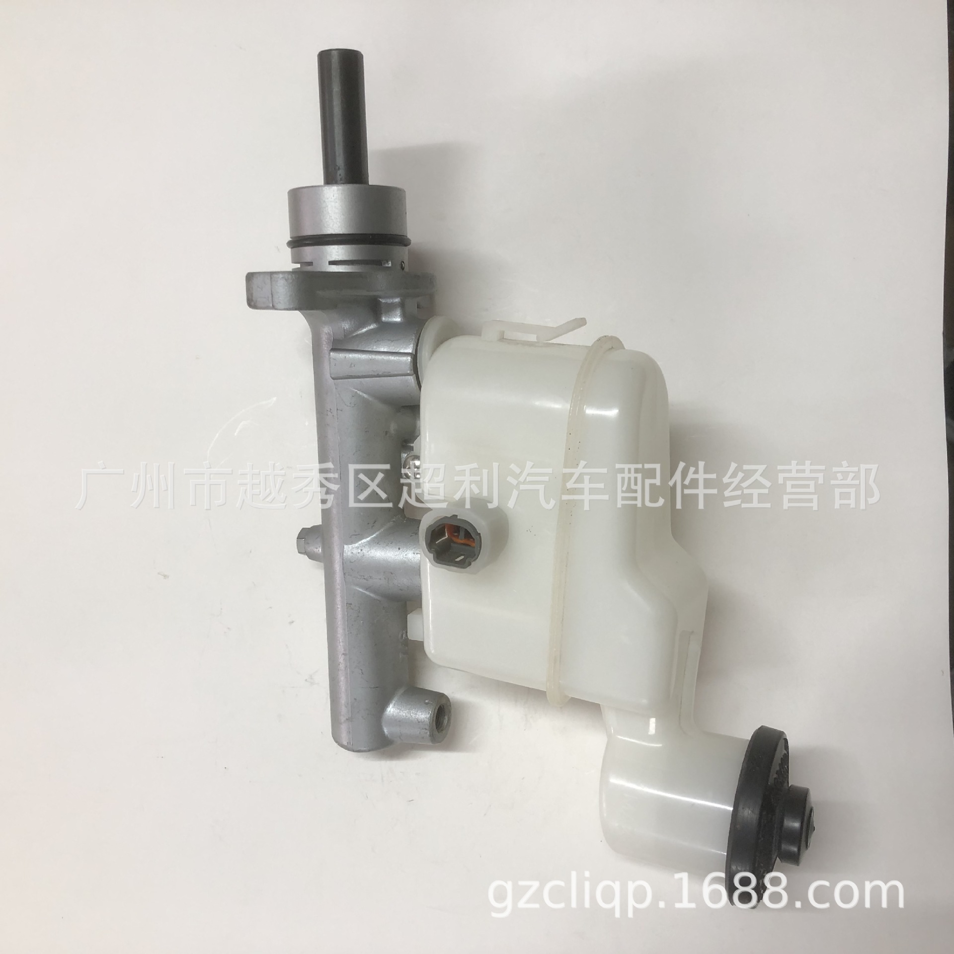 Applicable 47201-0K040 VIGO KUN15 KUN26 1KD 2KD brake master cylinder left 4WD