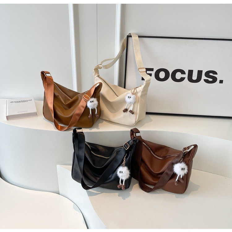 Bolso popular de este año para mujeres 2024 nuevo blando PU ancho cinturón de hombro mochila ins textura mochila de hombro