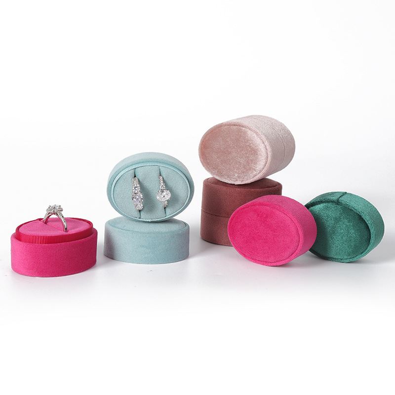 Mini Caja de Joyas Ovalada de Franela para Anillos y Parejas