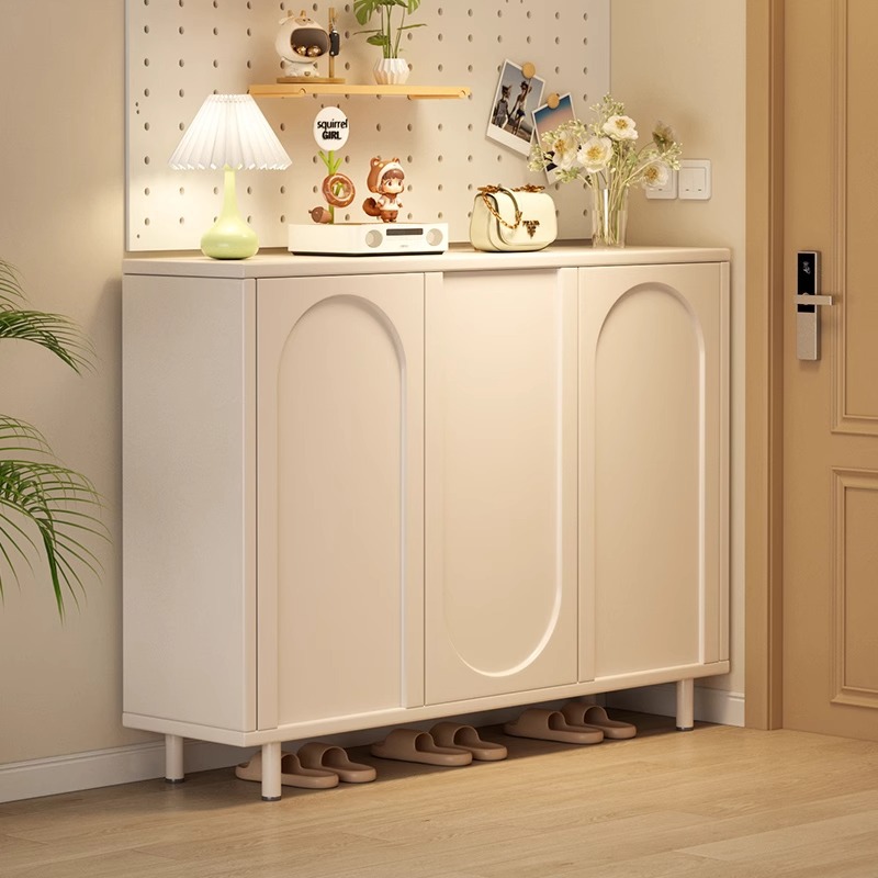 Armario de zapatos doméstico puerta de entrada 2025 nuevo estilo de aire de crema de gran capacidad armario de almacenamiento multicapa contra la pared porche rack de zapatos