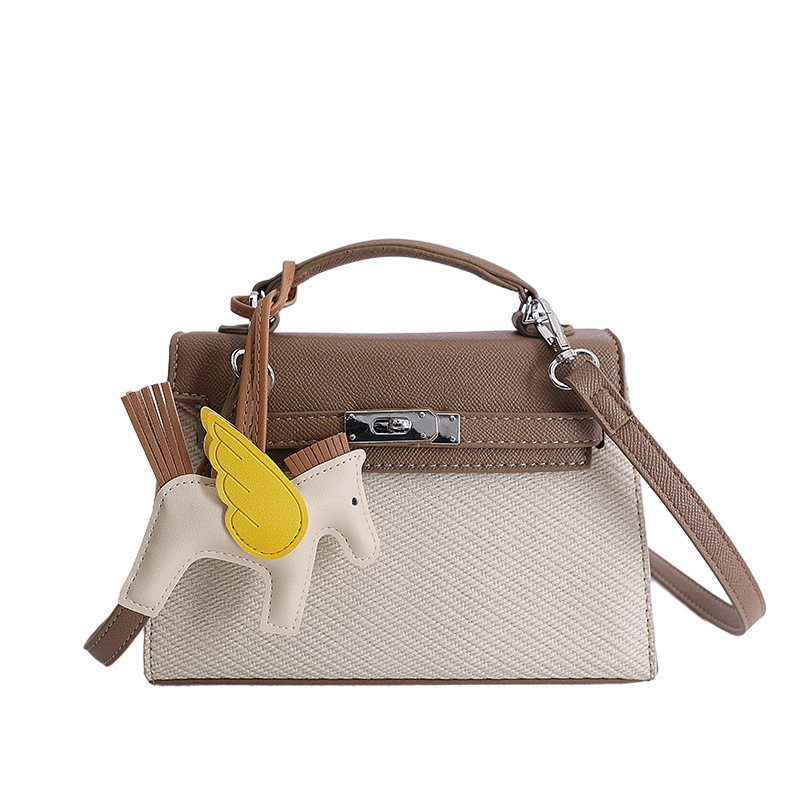 Textura de nicho bolso de diseño de mujer 2026 nuevo bolso Kylie color contraste diario simple viaje mochila de hombro