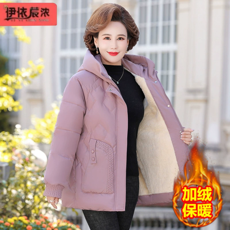 Зимняя одежда для мам, верхняя одежда из утепленного хлопка на флисовой подкладке, новинка 2024, женская одежда среднего и пожилого возраста, теплая и морозостойкая модная женская куртка на хлопковой подкладке