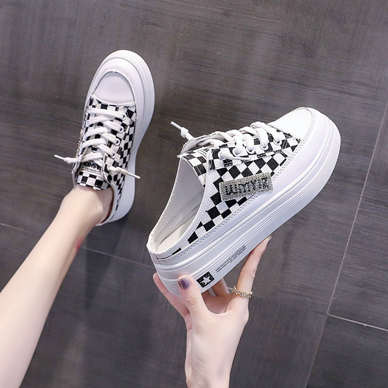 Женские полутуфли-сандалии 2025: Новинка весны, универсальные, тонкие, дышащие, сетчатые, для улицы, с закрытым носком, белые, на плоской подошве