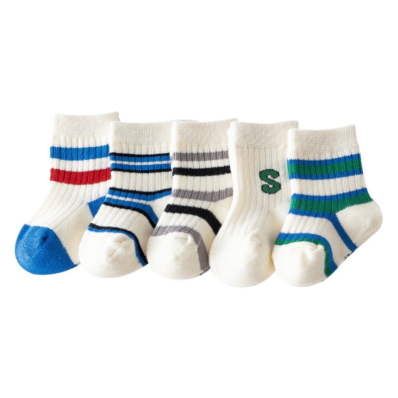 Calcetines para niños modelos de primavera y otoño calcetines para niños calcetines de algodón a rayas de primavera calcetines de tubo de otoño e invierno transpirables y cómodos al por mayor