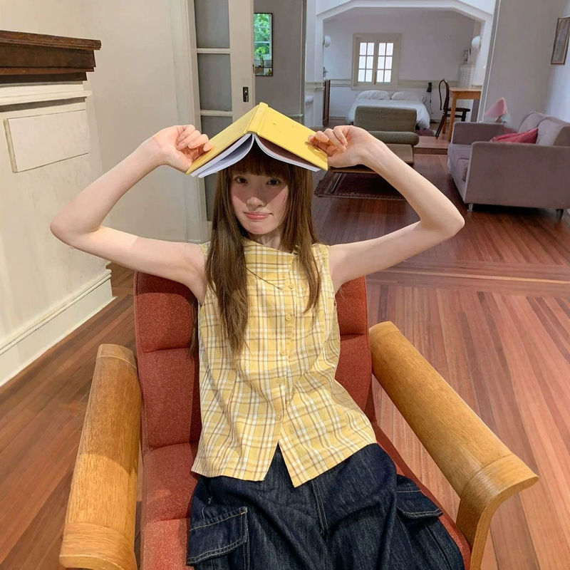 Stylish Lapel Collar Sleeveless Shirt for Women, New Summer Yellow Plaid Blouse, Loose Fit, Slimming, Casual and Sweet Top Stylish Lapel Collar Sleeveless Shirt for Women, New Summer Yellow Plaid Blouse, Loose Fit, Slimming, Casual and Sweet Top