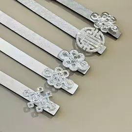 发夹;耳环;胸饰