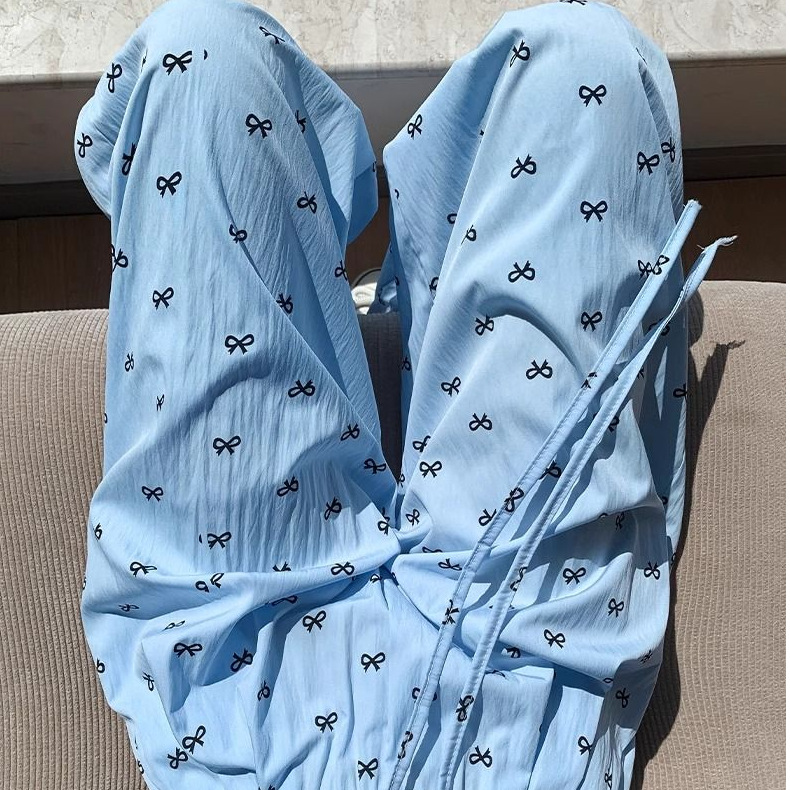Cuatro estaciones pijamas primavera y otoño dulce delgamiento correa de impresión de arco de verano pantalones largos de invierno pantalones caseros se pueden usar al por mayor