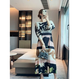 连衣裙;女式T恤;时尚休闲套装