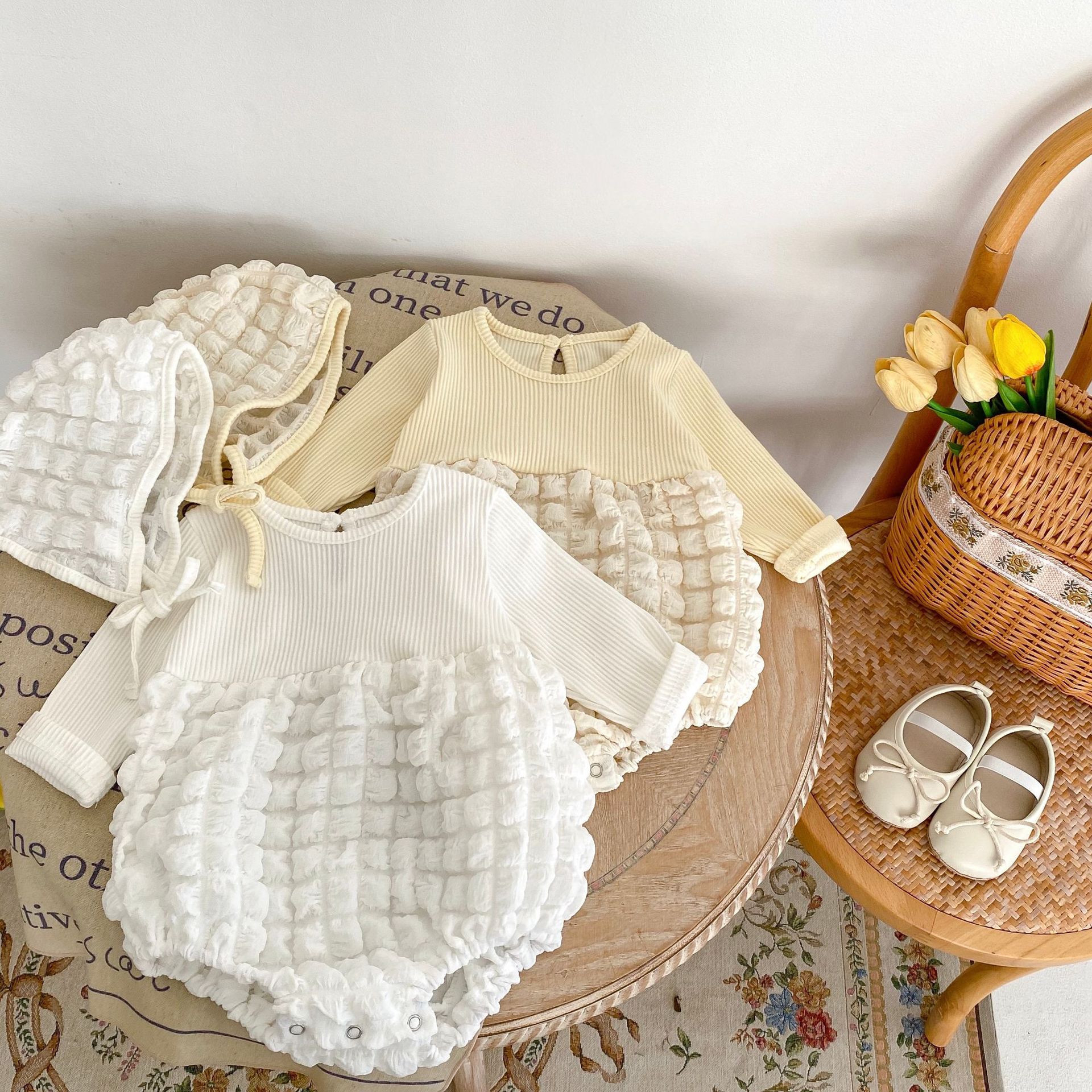 Tuta Ha Yi a maniche lunghe in garza a bolle per bambina autunno 2024, tuta da gattonare + set di 2 cappelli in regalo_voghion.com