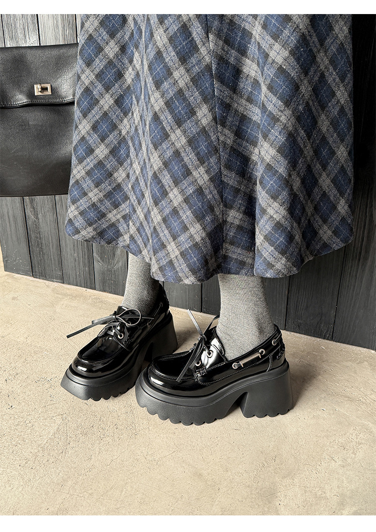 Giày loafer nữ đế xuồng platform dây buộc phong cách Anh quốc – mũi sâu, da bóng, gót 5 cm — Đen (bóng), Đen (mờ) chi tiết 7