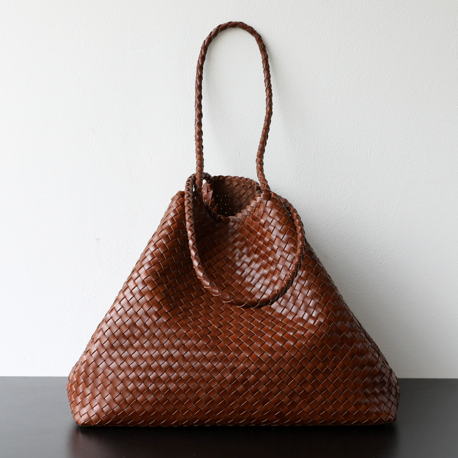 Retro capacious leather bag, high-quality style, genuine leather