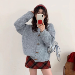 秋冬宽松韩系复古温柔牛角扣针织开衫软糯休闲长袖上衣外套女毛衣