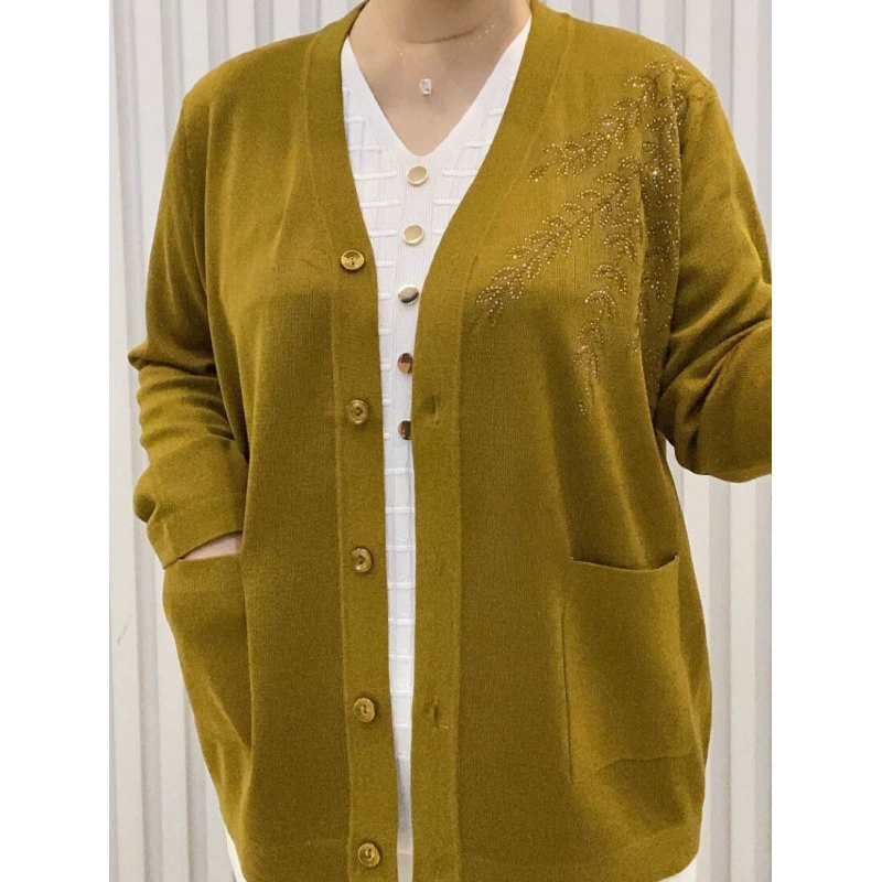 Женский кардиган из трикотажа, свободный крой, приталенный силуэт, высококачественный воротник, осенняя мода 2024 года, для женщин среднего возраста.