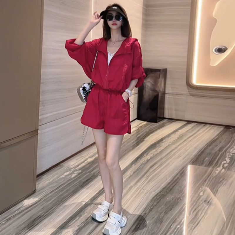 Red Fashionable Sports and Leisure Suit for Women Summer Thin Hooded Short Jacket and Shorts Two-Piece Set