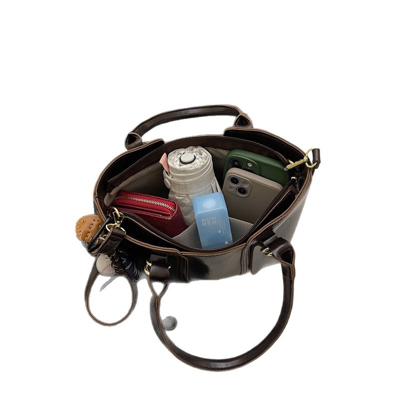 Bolso de mano para mujeres otoño-invierno 2025 nuevo paquete de cubo de textura de transporte universal bolso de hombro mochila casual