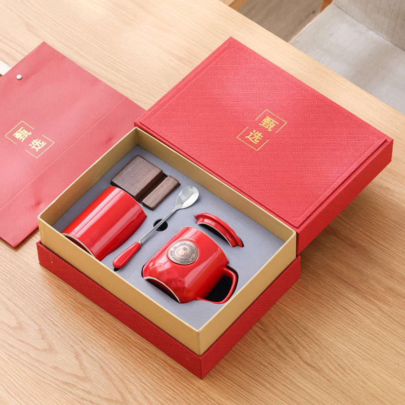 Obtenga un conjunto de tazas de oficina, tazas de cerámica, tazas de café, soporte de teléfono móvil, bolígrafo, logotipo de bronce, tallado