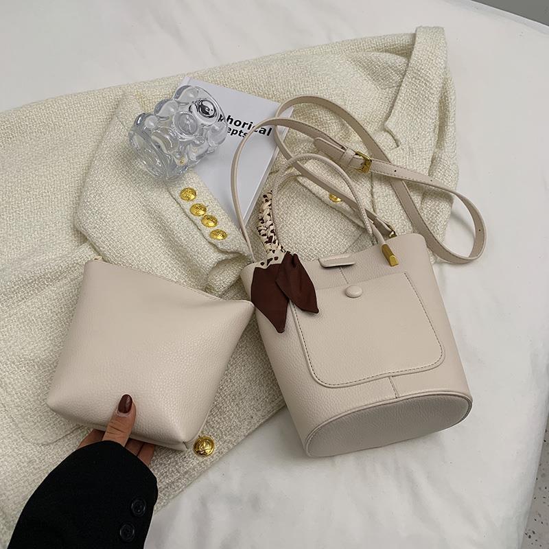 Feeling Small Women's New Fashionable Handheld Shoulder with Western Texture Versatile Bucket Crossbody Bag_voghion.com
