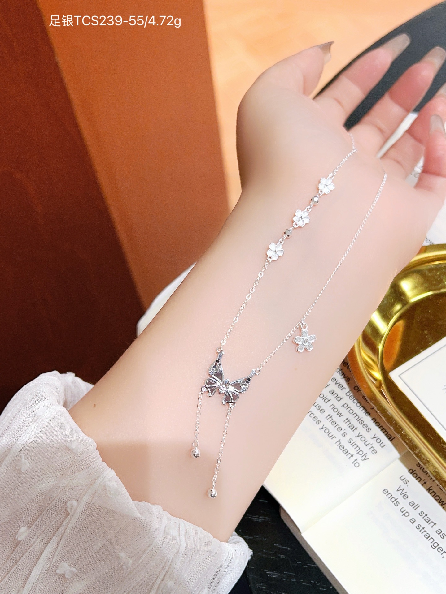 S999 plata esterlina mariposa flange collar de cuatro hojas diseño de nicho femenino de alta calidad lujo ligero cadena de clavícula para regalar a su novia